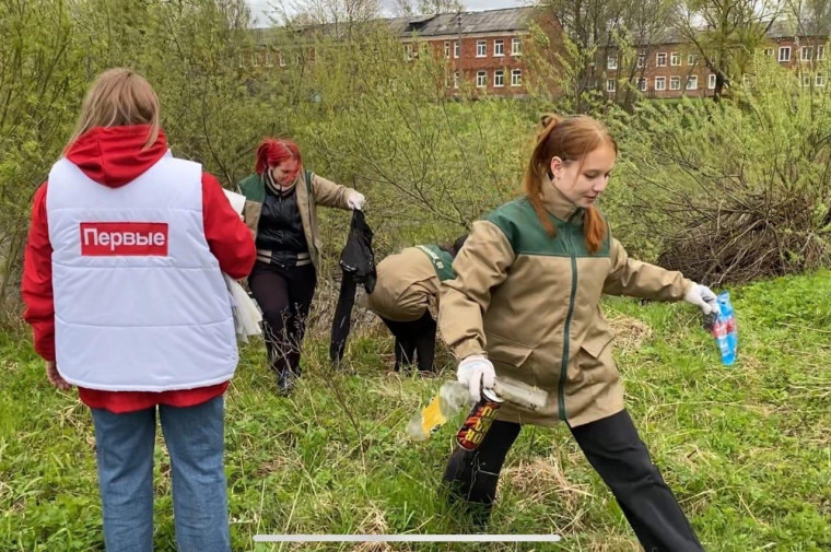 Волонтеры Опочецкого муниципального Центра добровольчества участвуют в акции "Вода России".